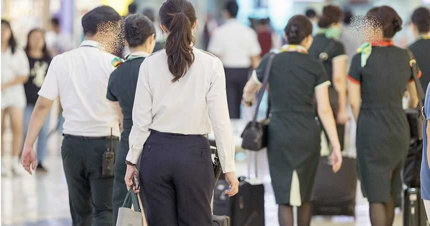 長榮航空也傳出有1名空服員染疫。（示意圖／報系資料照）