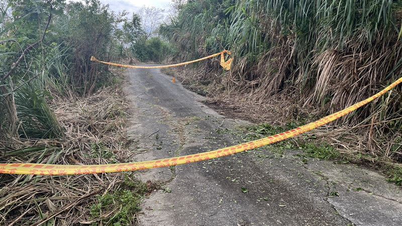 蕭女從10公尺高空墜下，掉落在產業道路上。（圖／翻攝畫面）