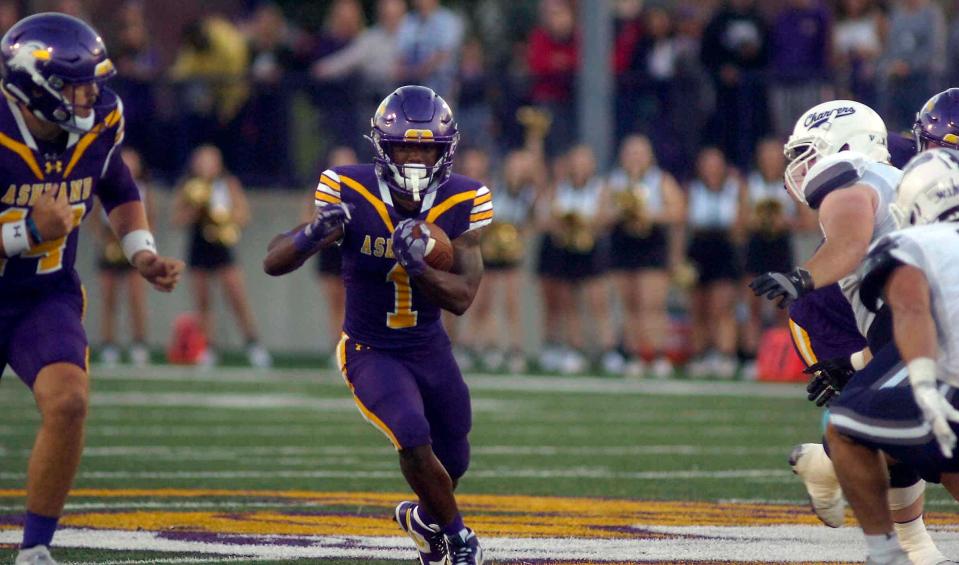 Ashland'sTrevor Bycznski and Gei'vonni Washington during football action between Hillsdale and Ashland University at Jack Miller Stadium Saturday September 16,2023 . Steve Stokes/for AshlandTimes-Gazette