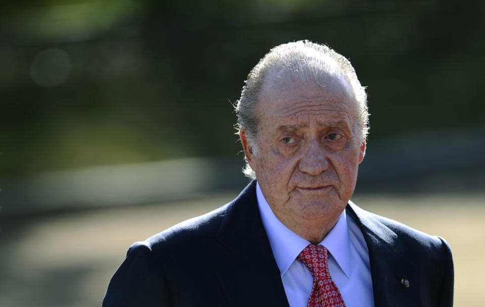 King Juan Carlos of Spain  waits for President of Chile Sebastian Pinera at Pardo palace in Madrid on March 7, 2011. Sebastian Ponera starts today a three day state visit in Spain.  AFP PHOTO/ PIERRE-PHILIPPE MARCOU (Photo by Pierre-Philippe MARCOU / AFP) (Photo by PIERRE-PHILIPPE MARCOU/AFP via Getty Images)