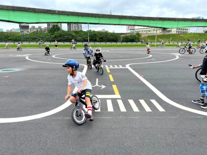 ▲交通部與教育部攜手於今（14）日共同發表首次為家長製作的六支兒童交通安全多重宇宙系列短片。（資料照片，示意圖 ／新北市政府高灘地工程管理處提供）