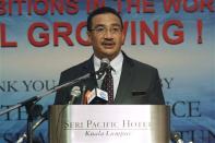 Malaysia's Defence Minister and acting Transport Minister Hishammuddin Hussein speaks at a news conference inside the hotel near the Putra World Trade Centre (PWTC) in Kuala Lumpur April 17, 2014. REUTERS/Samsul Said