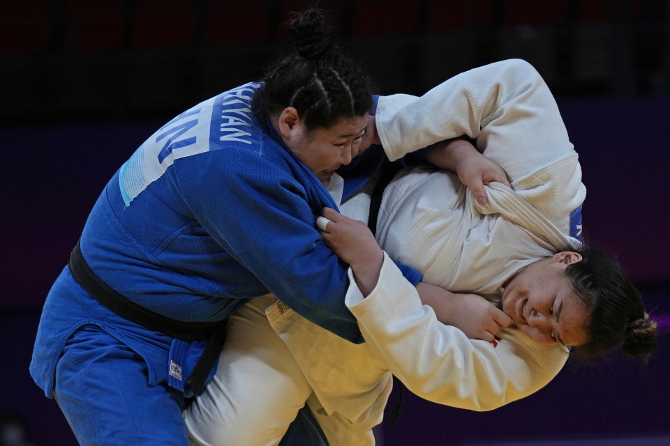 China's Shiyan Xu, left, fights Kazakhstan's Kamila Berlikash during the women+78kg of the mixed team bronze medal judo match between China and Kazakhstan at 19th Asian Games in Hangzhou, China, Wednesday, Sept. 27, 2023. (AP Photo/Aijaz Rahi)