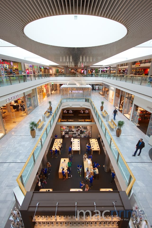 http://www.macprime.ch/news/article/weltweit-erstes-in-mall-provisorium-fuer-den-apple-store-glattzentrum/CI4/#bildergalerie