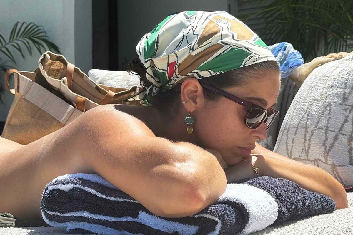 Kelly Ripa’s daughter Lola Consuelos poses topless in summer snapshot: “Is this modest?”