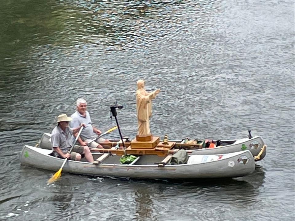 The statue nears Ross on Wye on Thursday (Louise Russell)