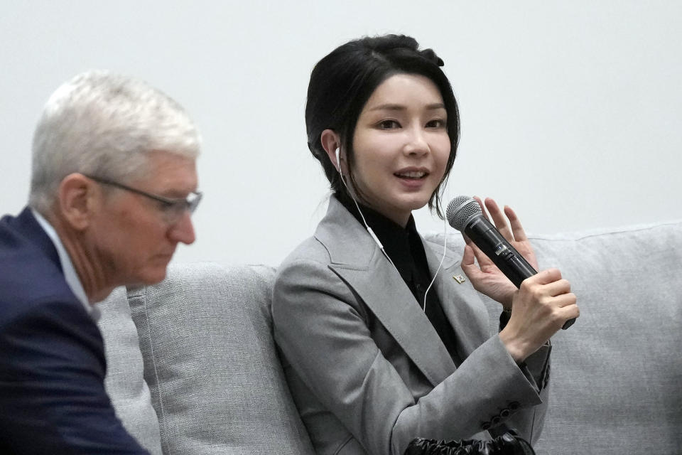 South Korea's first lady Kim Keon Hee speaks next to Apple CEO Tim Cook during a discussion on mental health at a spousal program as part of the APEC Leaders' Week at the Apple campus in Cupertino, Calif., Friday, Nov. 17, 2023. (AP Photo/Jeff Chiu)