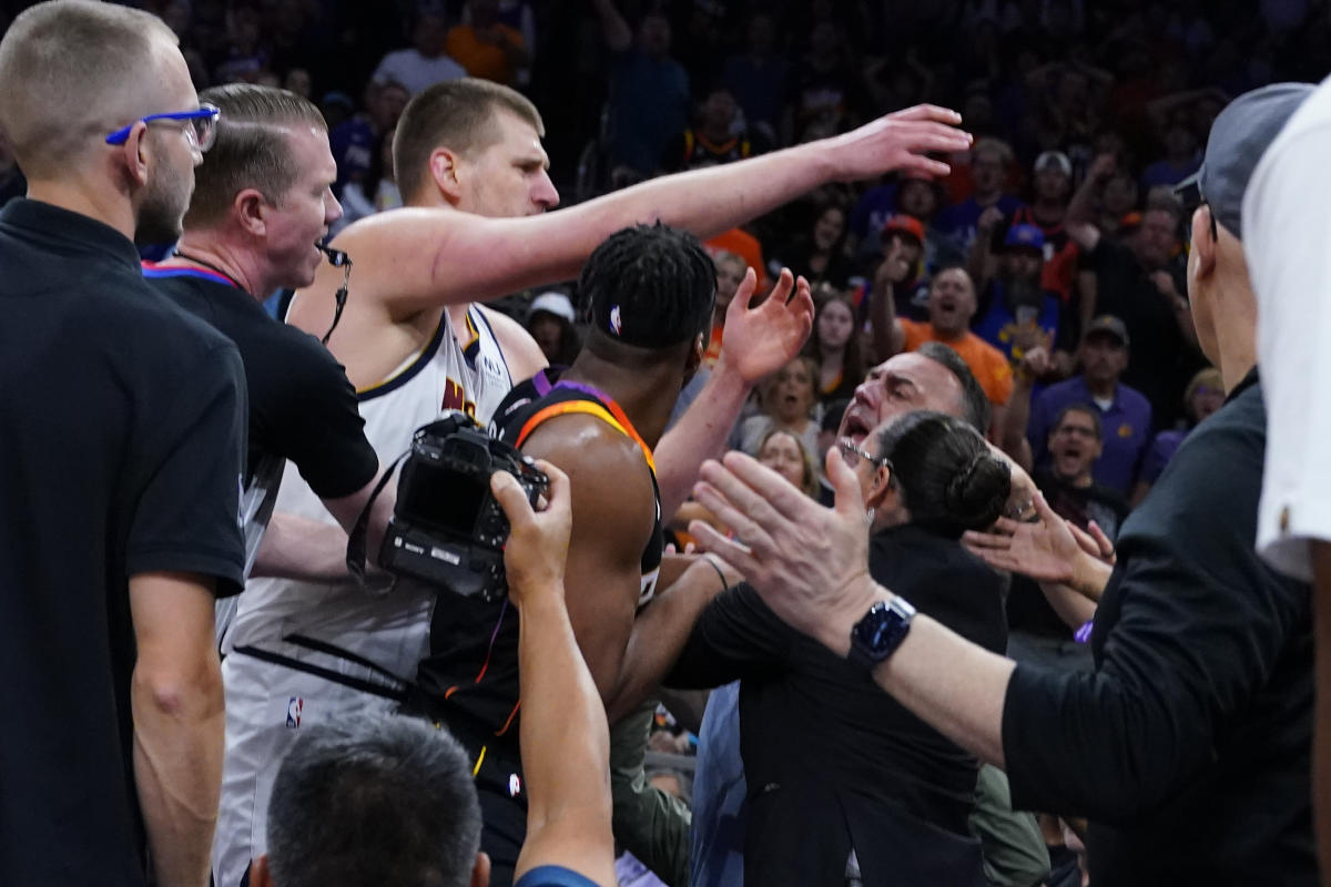 #Nikola Jokić shoves Suns owner Mat Ishbia, draws technical; fan ejected for touching Nuggets center [Video]