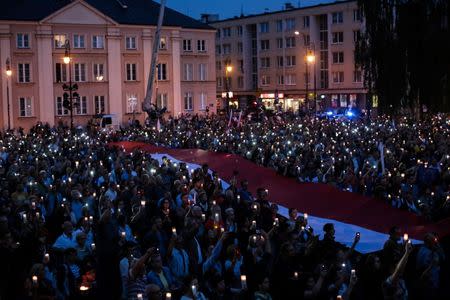 People attend a protest against the Supreme Court legislation in Warsaw, Poland, July 21, 2017. Agencja Gazeta/Agata Grzybowska via REUTERS