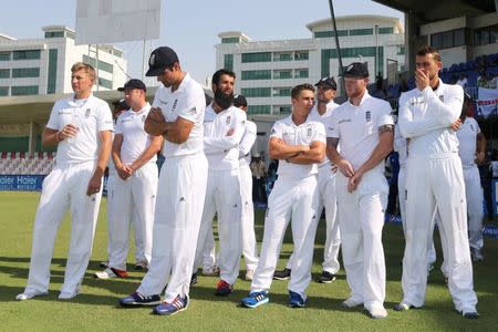 Cricket - Pakistan v England - Third Test - Sharjah Cricket Stadium, United Arab Emirates - 5/11/15 England's Alastair Cook and team mates look dejected at the end Action Images via Reuters / Jason O'Brien Livepic