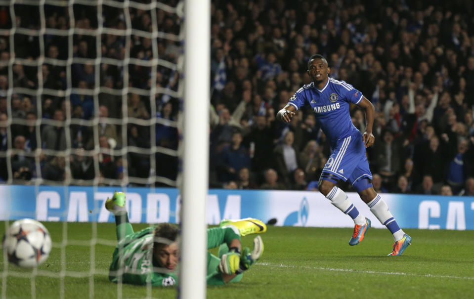 Chelsea's Samuel Eto'o, right, watches his shot go past Galatasaray's goalkeeper Fernando Muslera as he scores the opening goal during the Champions League last 16 second leg soccer match between Chelsea and Galatasaray at Stamford Bridge stadium in London, Tuesday, March 18, 2014. (AP Photo/Matt Dunham)