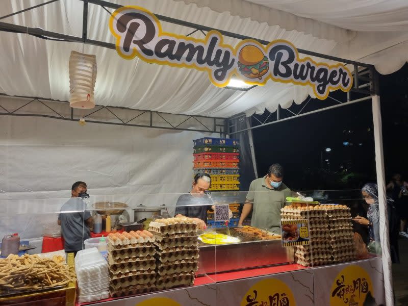 lights by the lake 2022 - ramly burger