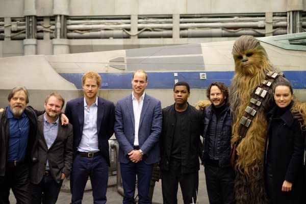 <p>The <i>Star Wars </i>cast and crew with Prince Harry and Prince William. <i>(Photo: <a href="https://twitter.com/KensingtonRoyal?ref_src=twsrc%5Egoogle%7Ctwcamp%5Eserp%7Ctwgr%5Eauthor" rel="nofollow noopener" target="_blank" data-ylk="slk:Twitter/Kensington Palace;elm:context_link;itc:0" class="link ">Twitter/Kensington Palace</a>)</i> </p>