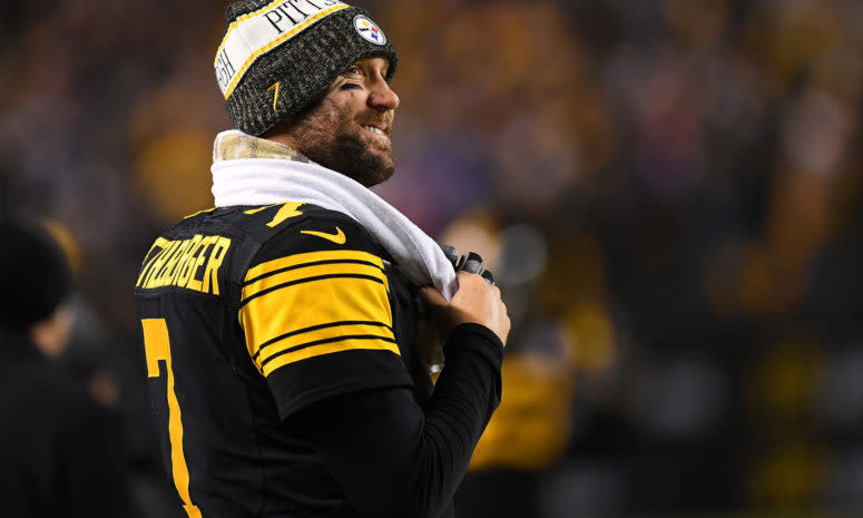 Pittsburgh Steelers QB Ben Roethlisberger on the sideline during a game.