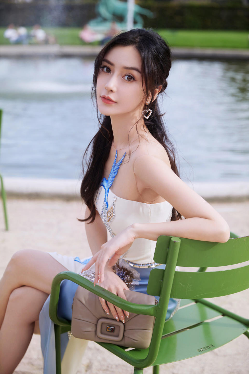 Angelababy因去看Lisa瘋馬秀而惹禍上身。（圖片來源：Angelababy/微博）