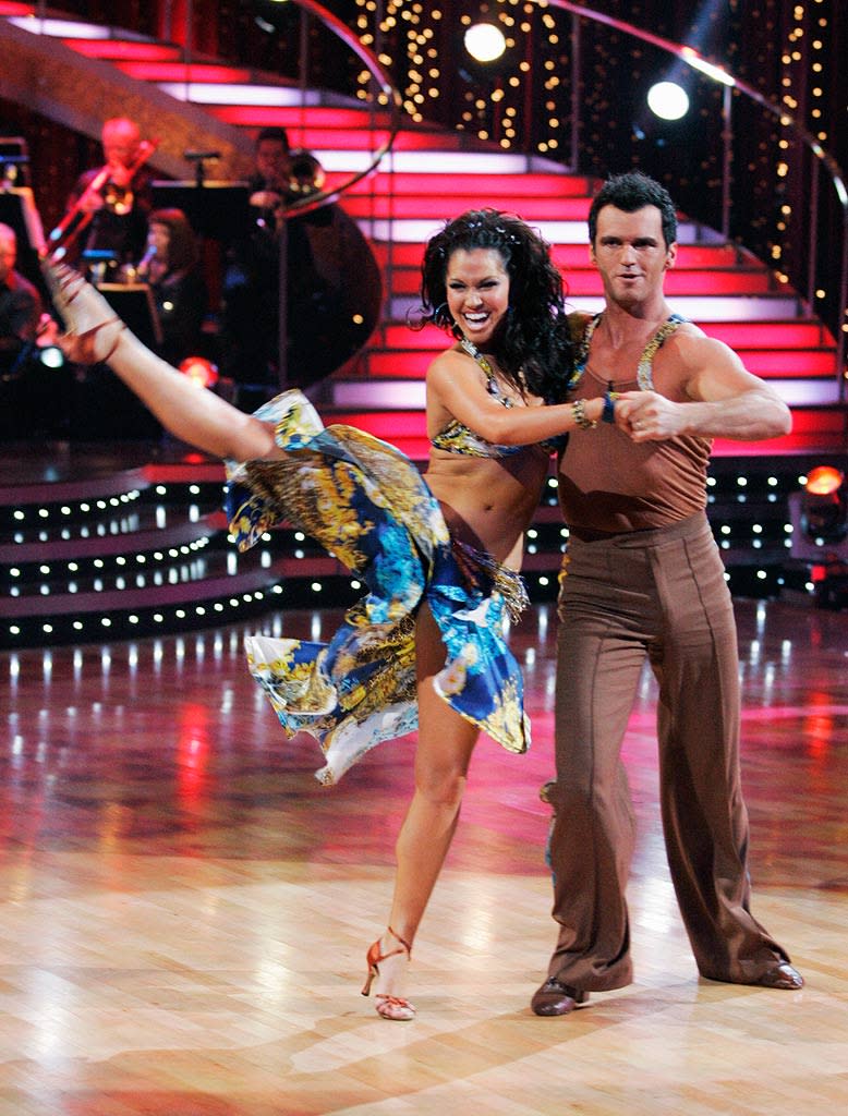 Melissa Rycroft and Tony Dovolani perform the Salsa to "The Cup of Life" by Ricky Martin on "Dancing with the Stars."