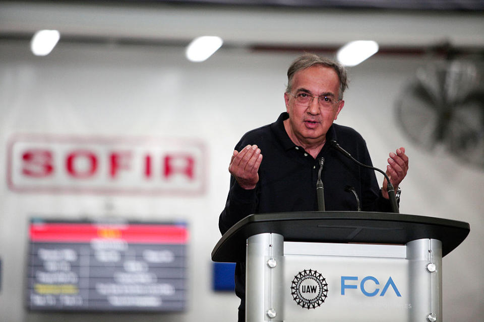 <p><b>FCA come Volkswagen? Partita la procedura per la violazione delle emissioni</b>. Brutta notizia per la Fiat Chrysler Automobiles: l’agenzia di protezione ambientale USA ha accusato la casa italo-americana di aver violato le norme sulle emissioni, usando un software illegale – esattamente come nel caso Volkswagen. FCA rischia ora una multa salata. Tuttavia Sergio Marchionne si oppone in modo netto alla versione dell’EPA. (GETTY) </p>