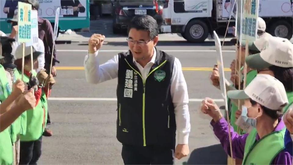 雲二選戰開跑！　劉建國20~100歲支持者陪登記參選