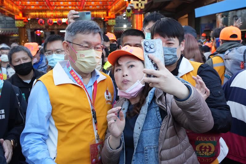 柯文哲參與白沙屯媽祖徒步進香。（圖／民眾黨提供）