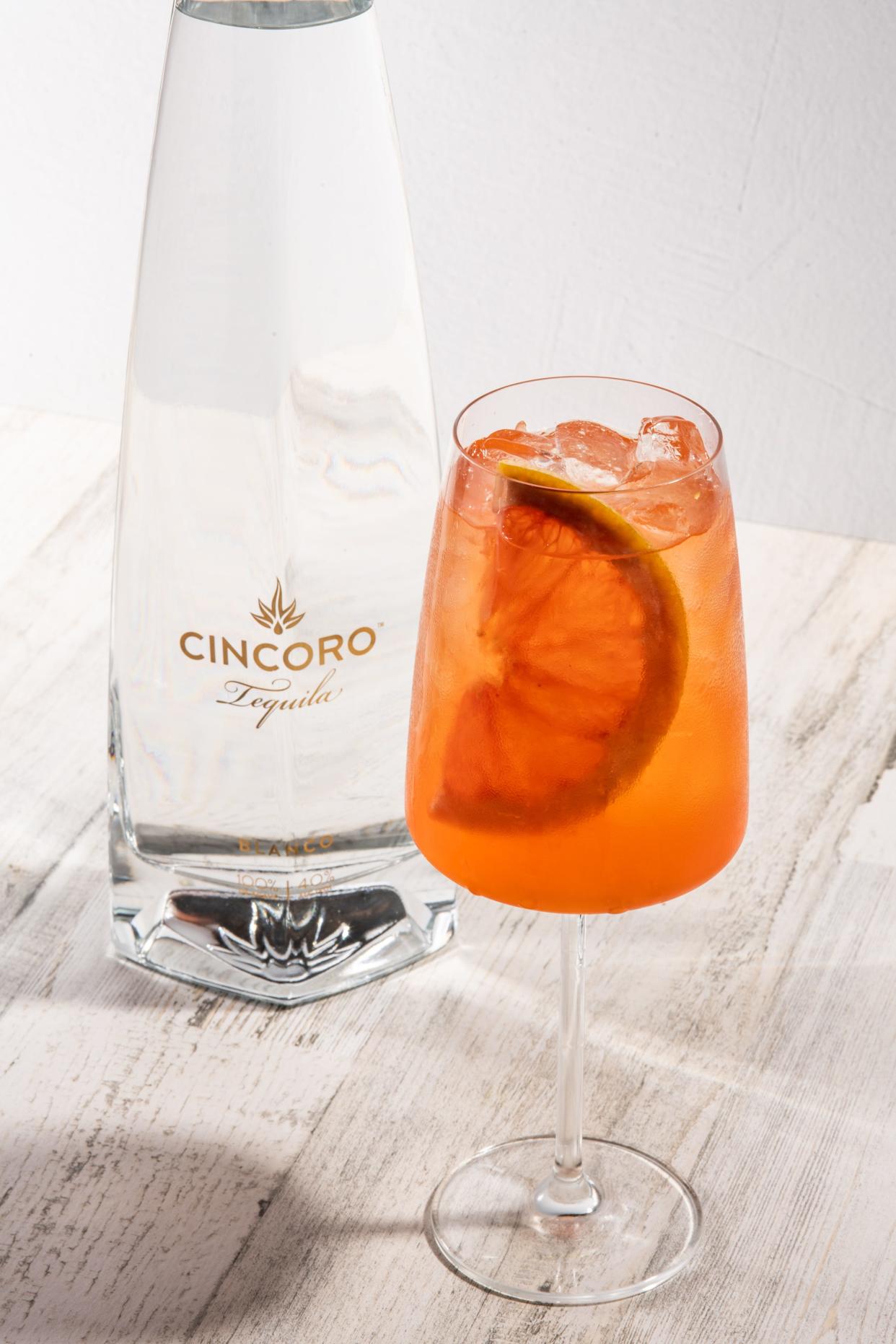 A Cincoro Tequila Paloma Spritz garnished with a grapefruit slice.