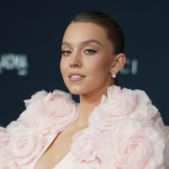 Sydney Sweeney Dons A Retro, Pink Satin Dress For Her 26th Birthday With An  '80s Prom-Themed Party