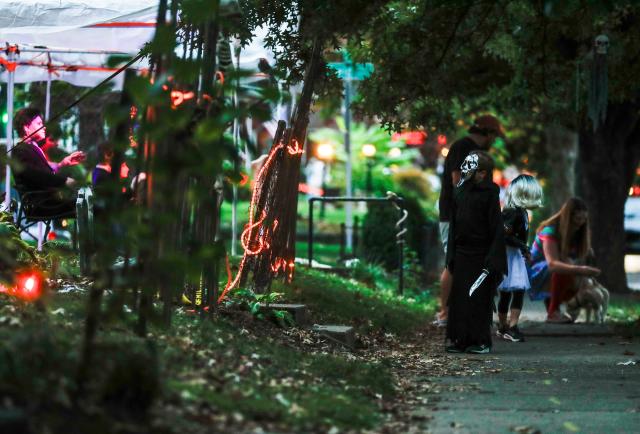 Hillcrest Avenue Halloween Street houses, decorations: Photos