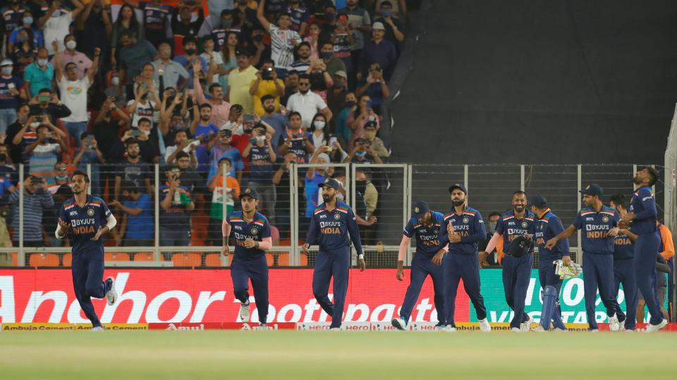India walk out to field in the 2nd T20I vs England