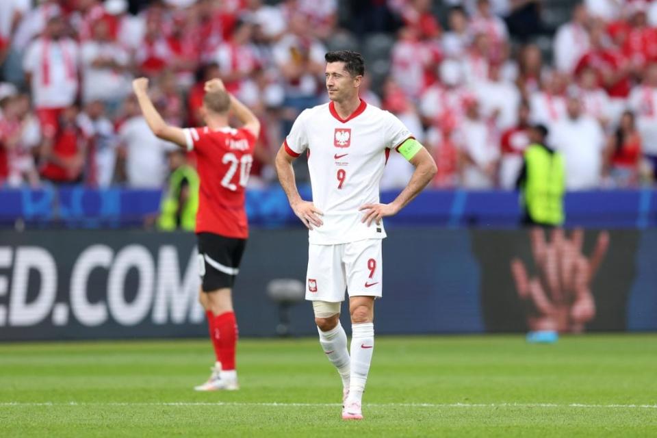 Robert Lewandowski will return to Barcelona earlier than expected. (Photo by Julian Finney/Getty Images)
