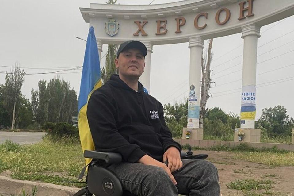 Comedian Yurii Stepanets poses for a photograph in Kherson after her had driven over 60 kilometers from his native Mykolaiv in an electric wheelchair in June to raise money for Ukrainian soldiers. (Courtesy)