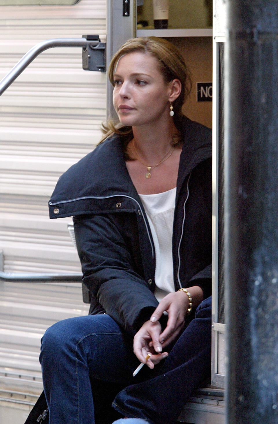 Katherine Heigl smoking on film set