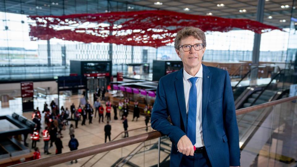 Engelbert Lütke Daldrup, Vorsitzender der Geschäftsführung vom BER im Terminal 1 des neuen Hauptstadtflughafens Berlin Brandenburg «Willy Brandt» (BER).