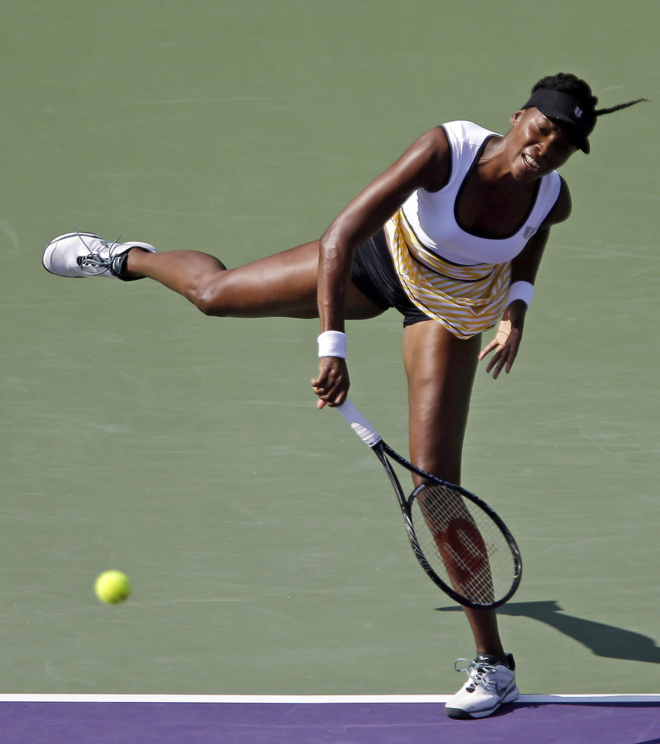 Venus Williams, of the United Staes, serves to Casey Dellacqua, of Australia, at the Sony Open tennis tournament in Key Biscayne, Fla., Sunday, March 23, 2014. (AP Photo/Alan Diaz)