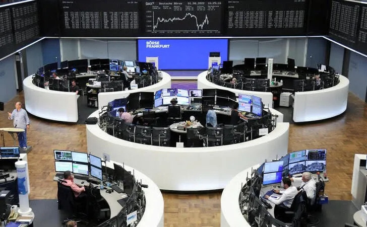 European stock markets fall on fear of recession, while tensions between China and the US weigh