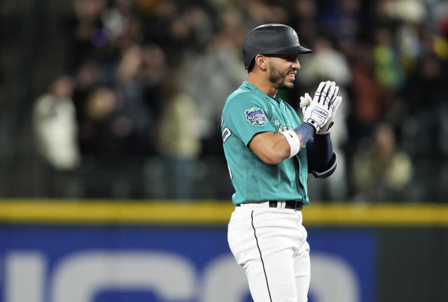 Huge two-out rally in 8th propels Mariners past Astros