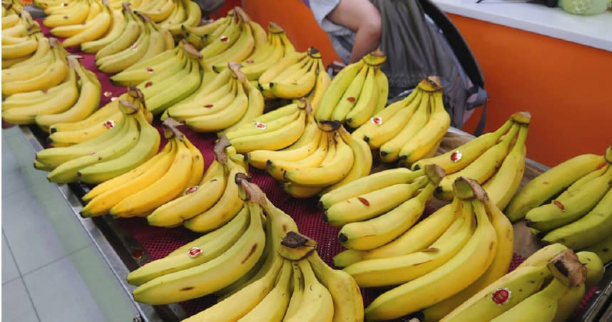 香蕉是生活中常見的水果，但其實不同顏色的香蕉擁有不同的營養價值，適合不同的族群食用。（圖／達志／美聯社）