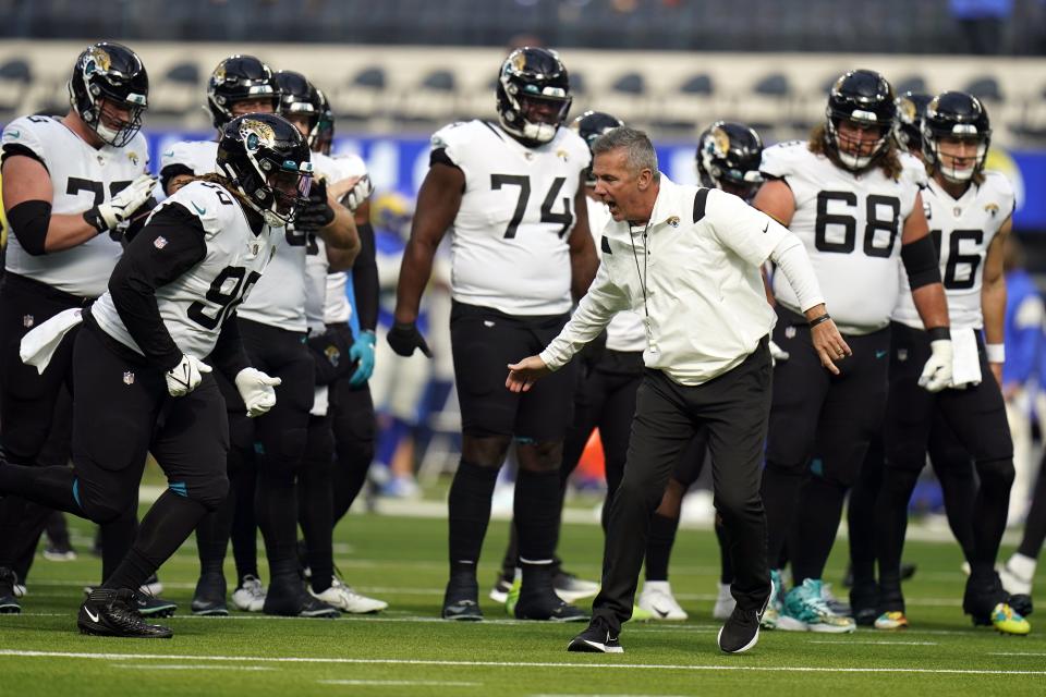 Can the Jacksonville Jaguars upset the Tennessee Titans in Week 14 of the 2021 NFL season? NFL writers aren't counting on it in their picks and predictions.