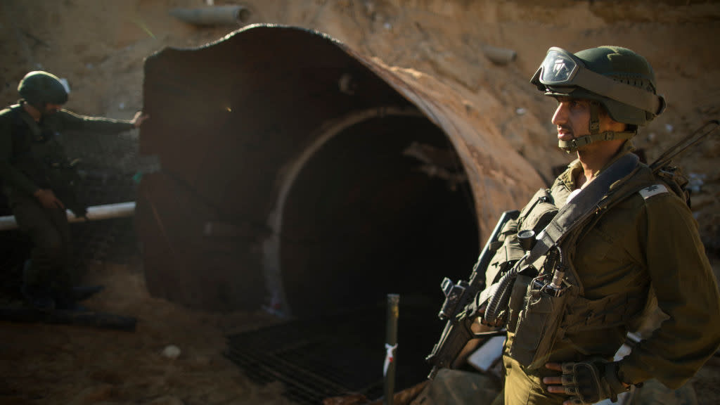  Israel shows media Gaza tunnel. 