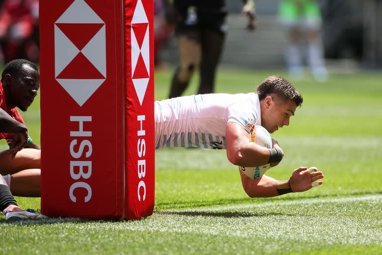 Gran debut de Los Pumas 7s en Ciudad del Cabo, donde vencieron a Kenia por 19-5.