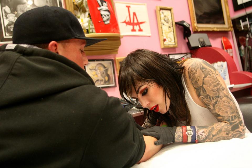 Kat Von D tattoos at her old shop High Voltage Tattoo in December 2007.