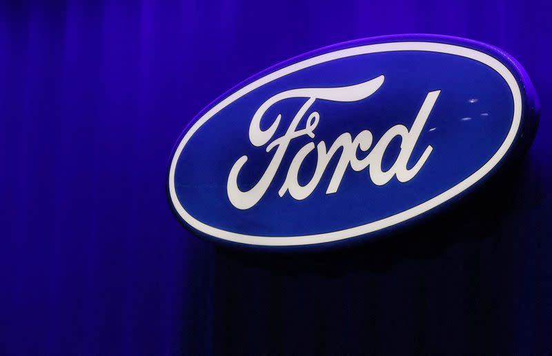 FOTO DE ARCHIVO: El logotipo de Ford en el Salón Internacional del Automóvil de América del Norte en Detroit