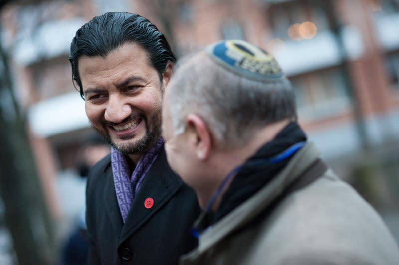 Mehtab Afsar, secretary general of the Islamic Council of Norway , was there with Ervin Kohn, president of the Jewish Community of Oslo. Kohn's synagogue is the one where Muslims made a peace ring last week. 