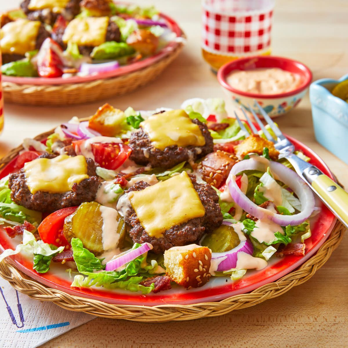 cheeseburger salad with ground beef