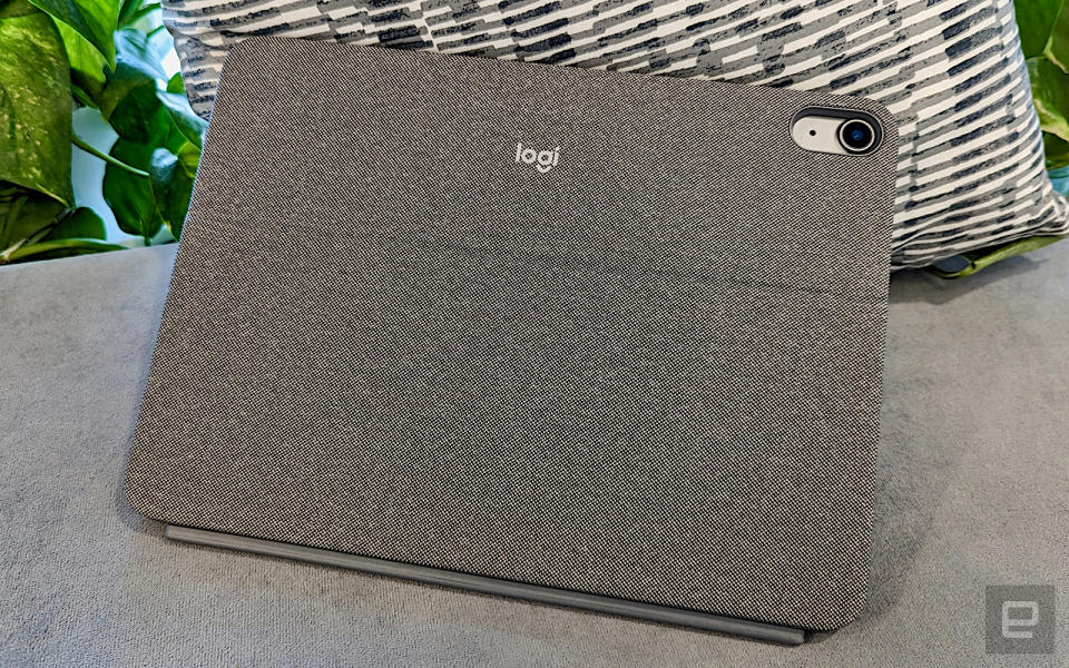 <p>Logitech Combo Touch for iPad Air</p>
