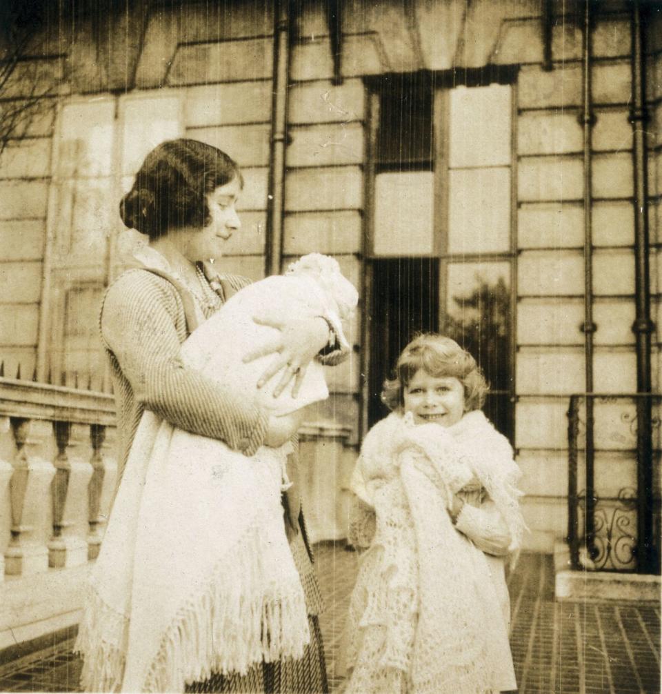 the duchess of york with the two princesses, 1930