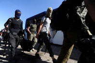 <p>Rebel fighters carry their weapons and belongings, as rebel fighters and their families evacuate the besieged Waer district in the central Syrian city of Homs, after an agreement was reached between rebels and Syria’s army, Syria May 21, 2017. (Photo: Omar Sanadiki/Reuters) </p>