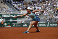 Poland's Iga Swiatek stretches to return the ball to Jessica Pegula of the U.S. during their quarterfinal match of the French Open tennis tournament at the Roland Garros stadium Wednesday, June 1, 2022 in Paris. (AP Photo/Jean-Francois Badias)