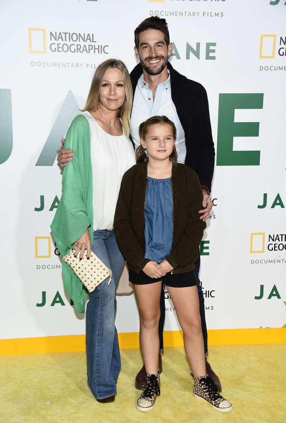 Jennie Garth, Dave Abrams, and Fiona Facinelli arrive at the premiere of National Geographic Documentary Films’ <em>Jane</em> at the Hollywood Bowl on Oct. 9, 2017. (Photo: Amanda Edwards/WireImage)