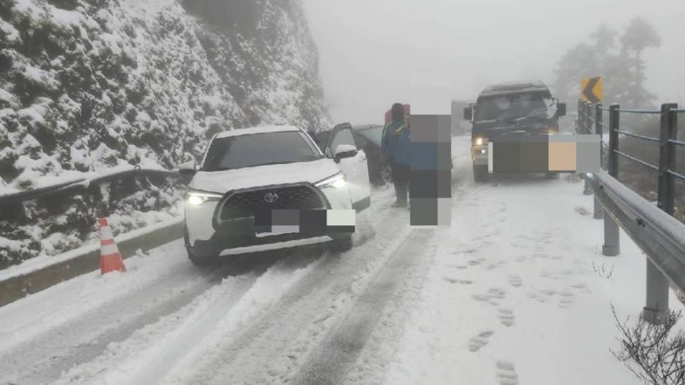 &#x005357;&#x006295;&#x005408;&#x006b61;&#x005c71;&#x006c34;&#x006676;&#x005bae;&#x006bb5;10&#x00591a;&#x008f1b;&#x008eca;&#x006253;&#x006ed1;&#x00649e;&#x005c71;&#x003002;&#x00ff08;&#x005716;&#x00ff0f;&#x007ffb;&#x00651d;&#x0081ea;&#x008a18;&#x008005;&#x007206;&#x006599;&#x007db2;&#x00ff09;