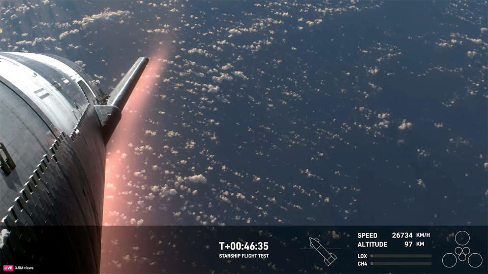 Re-entry heating builds up on the Starship as it fell back into the lower atmosphere over the Indian Ocean. / Credit: SpaceX