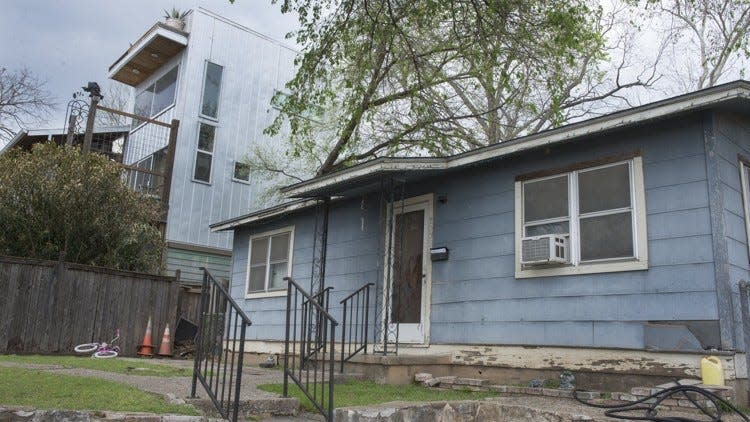 Houses on Jesse E. Segovia Street in 2016.